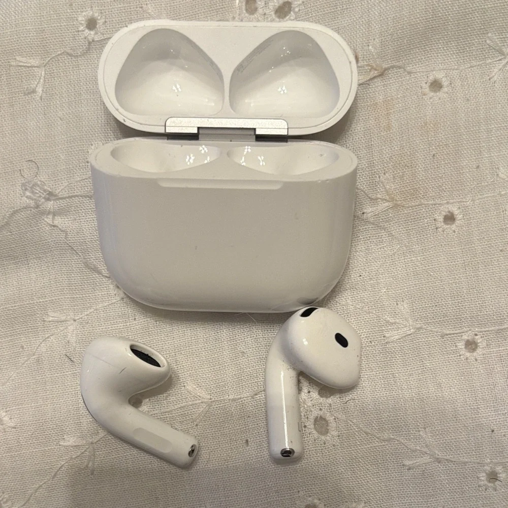 AIRPODS 4ANC compact white